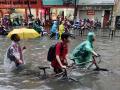 Học sinh phải ăn ngủ tại trường vì ngập lụt, Chủ tịch Hà Nội Trần Sỹ Thanh chỉ đạo nóng