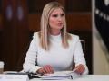 Động thái bất ngờ của con gái ông Trump trong phiên điều trần
