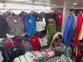 Hàng nhái nhãn hiệu Adidas, Gucci... tràn lan giữa Hà Nội