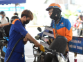 Giá xăng giữ nguyên, dầu tăng 150 đồng/lít