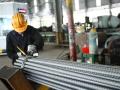 Giá thép lao dốc đẩy các doanh nghiệp thua lỗ