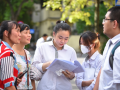 Nguyện vọng xét tuyển đại học 2025 tăng vọt, điểm chuẩn biến động khó lường