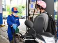 Giá xăng dầu hôm nay 3/7: Xăng RON 95 giảm gần 600 đồng mỗi lít