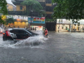 Cảnh báo dông lốc, sét, mưa đá và mưa lớn cục bộ ở khu vực nội thành Hà Nội