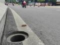 Xác minh nguyên nhân loạt nắp chắn rác cầu Nguyễn Hữu Cảnh biến mất