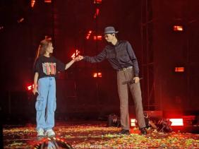 Đen Vâu bất ngờ xuất hiện, nhiều người bỏ về vội quay lại concert của Hoàng Thùy Linh