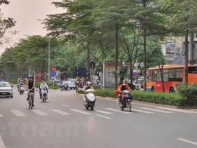 Đông Bắc có mưa phùn, Tây Bắc và Trung Bộ nắng nóng gay gắt
