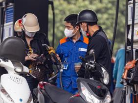 Chiều nay, giá xăng trong nước dự báo tiếp tục tăng, vượt 19.000 đồng/lít