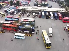 Bến xe tấp nập người về quê trong ngày làm việc cuối trước kỳ nghỉ Tết