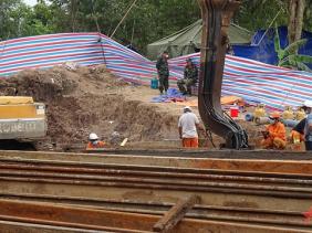 Vụ bé trai rơi xuống trụ bê tông sâu 35m: Dự tính thời điểm đưa Hạo Nam lên