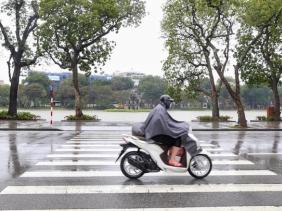 Bắc Bộ mưa lạnh, Nam Bộ nắng nóng