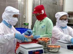 Buồn vui thưởng Tết: Người nhận cả tỷ, người được trăm nghìn
