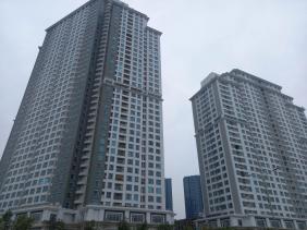 Bức bối không lối thoát vì nạn thả rác từ tầng cao chung cư