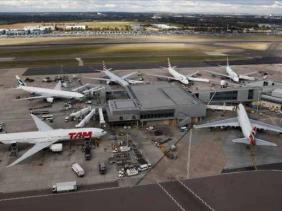 Anh: Hỏa hoạn nghiêm trọng khiến sân bay Heathrow phải đóng cửa