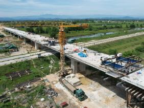 Huy động tối đa nhân lực, thiết bị thi công cao tốc Diễn Châu – Bãi Vọt