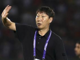 HLV Kim Sang-sik dẫn dắt dàn sao Thái Lan, Việt Nam đối đầu Man Utd