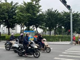 Miền Bắc vẫn lạnh, miền Nam chiều nay mưa gió cục bộ