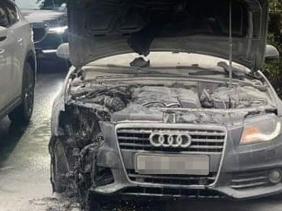 Xe Audi bốc cháy dữ dội trên đường phố Hà Nội