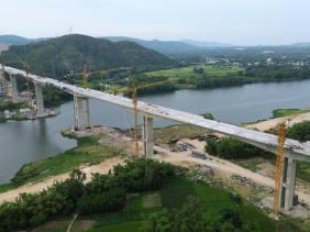 Nước rút thi công các dự án cao tốc trọng điểm để thông tuyến dịp 19/12