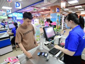 Bỏ dùng thẻ rất lâu, nhiều người tá hỏa vì ngân hàng ‘âm thầm’ thu phí, ghi nợ