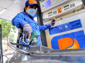 Giá xăng tăng gần 1.200 đồng/lít, tiến sát mốc 24.000 đồng