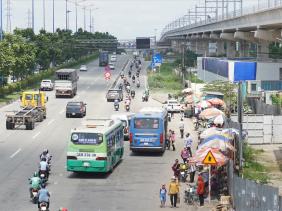 TPHCM: Cấp bách kết nối xe buýt, cầu vượt bộ hành với metro số 1