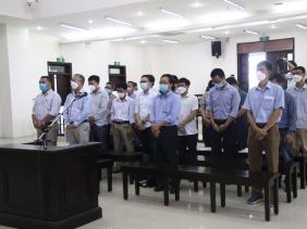 Về dân sự, toà sơ thẩm buộc các nhà thầu có trách nhiệm liên đới bồi thường khoản thiệt hại hơn 800 tỷ đồng.  Sau bản án sơ thẩm, 19 bị cáo (trong tổng số 36 bị cáo trong vụ án) và các đơn vị có quyền lợi, nghĩa vụ liên quan kháng cáo.  Phiên tòa do thẩm phán Mai Anh Tài làm chủ tọa và có hai thẩm phán dự khuyết. Hơn 25 luật sư tham gia bào chữa cho các bị cáo...