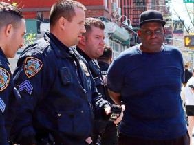 Bắt nghi phạm xả súng ga tàu điện ngầm New York