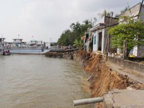 'Cát tặc' đe dọa cầu Mỹ Thuận: Người dân, doanh nghiệp cầu cứu khắp nơi