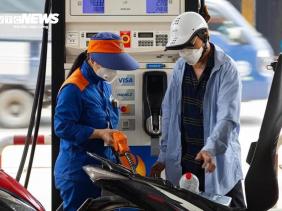 Giá xăng đồng loạt tăng hơn 400 đồng/lít