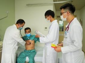 Sốc điện 20 lần cứu người đàn ông 70 tuổi bị rối loạn nhịp tim