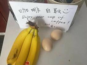 Người Thượng Hải lén đổi thực phẩm giữa lệnh phong tỏa