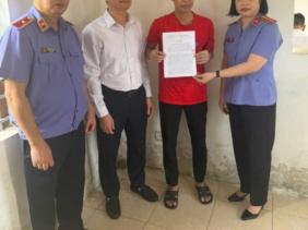 Người nuôi gà lôi bị phạt 6 năm tù đã được tại ngoại, đang trên đường về nhà