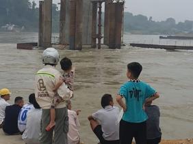 Vĩnh Phúc: Lật đò ngang trên sông Lô, 1 người mất tích