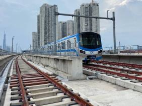 Tàu metro số 1 TP.HCM lên ray, sẵn sàng lăn bánh