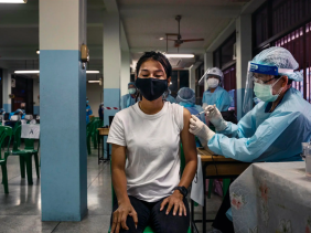 Đông Nam Á siết phòng dịch trước nguy cơ sóng Covid mới