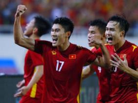 Tặng cả năm bay không biên giới cho cầu thủ bóng đá vô địch SEA Games