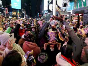 15.000 người sát vai nhau đếm ngược đón năm mới ở New York
