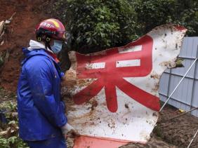 Trung Quốc bắt đầu bồi thường cho gia đình nạn nhân máy bay rơi