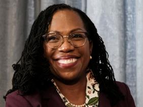 Người phụ nữ da màu đầu tiên được phê chuẩn vào Tòa án Tối cao Mỹ