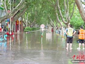 Hơn 4.000 người mắc kẹt vì mưa lũ ở Cam Túc, Trung Quốc