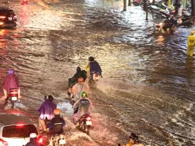 Chuyên gia thời tiết giải thích vì sao mùa hè năm nay mưa nhiều, ít nắng nóng
