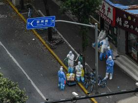 Người Thượng Hải đổi lương thực giữa phong tỏa