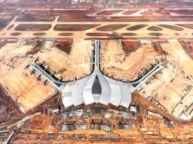 Bàn tay Việt nâng 'cánh sen thép' Long Thành