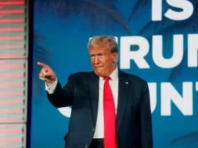 Ông Trump tung một loạt đả kích dịp Giáng sinh