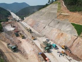 Bộ GTVT thúc tiến độ Công ty Phúc Thành Hưng dự án cao tốc Diễn Châu - Bãi Vọt