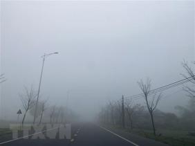 Mưa phùn và sương mù gây nồm ẩm ở Bắc Bộ và Bắc Trung Bộ