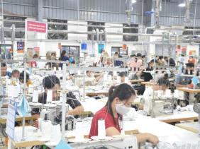 Đề xuất tăng lương tối thiểu vùng 6%, chỉ đủ giảm bớt khó khăn cho NLĐ