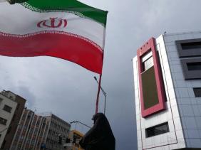 Tổng thống Trump tạm dừng kế hoạch nối lại tấn công Iran