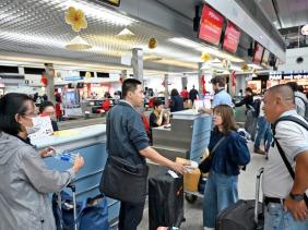 Giá vé máy bay dịp lễ 30-4 bất ngờ tăng mạnh